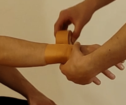 kako bandažirati šaku kao gimnastičari